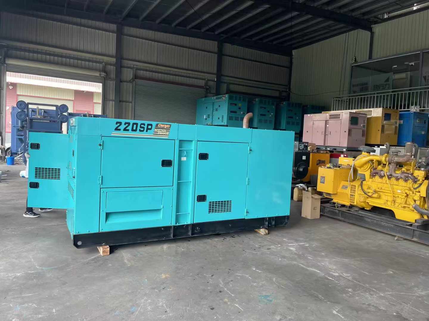 新晃柴油发电机组长期不间断运行时，如何监控其温度和压力？