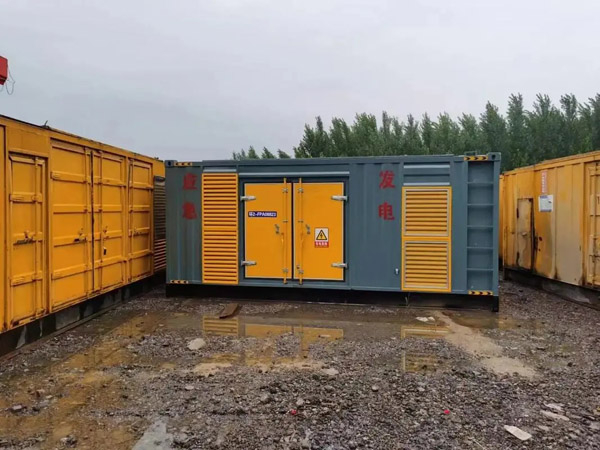 新晃柴油发电机如何判断干式空气滤清器是否需要更换？