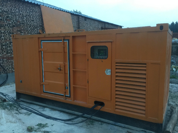 新晃发电机组长期使用中，电缆线的敷设路径有哪些要求？