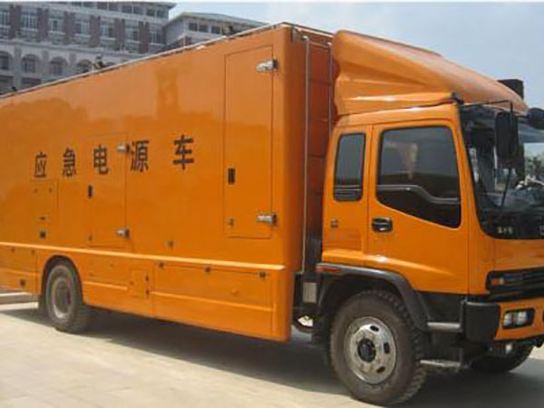 新晃冬季柴油发电机启动前，如何检查燃油系统中的积水？